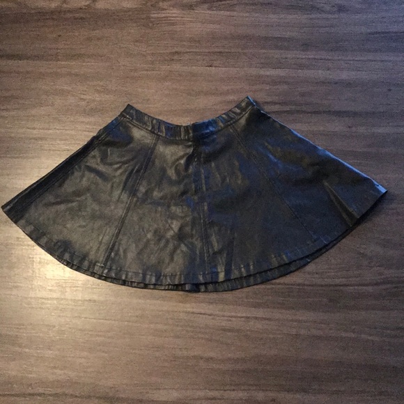 Pull&Bear Dresses & Skirts - Faux leather skater skirt!